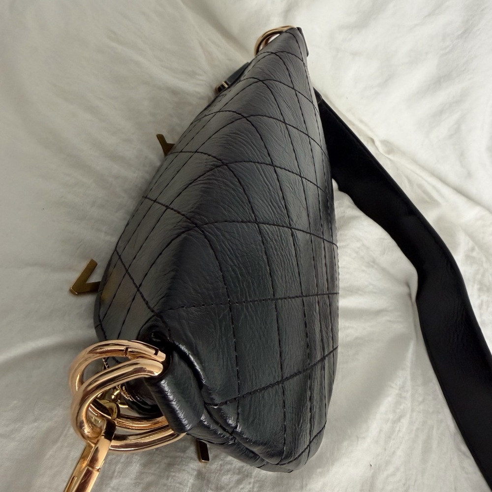 👑✅PRICE FIRM✅ Stylish Black Bum Shoulder Bag with Gold Brass Charms. NWOT - Picture 10 of 17